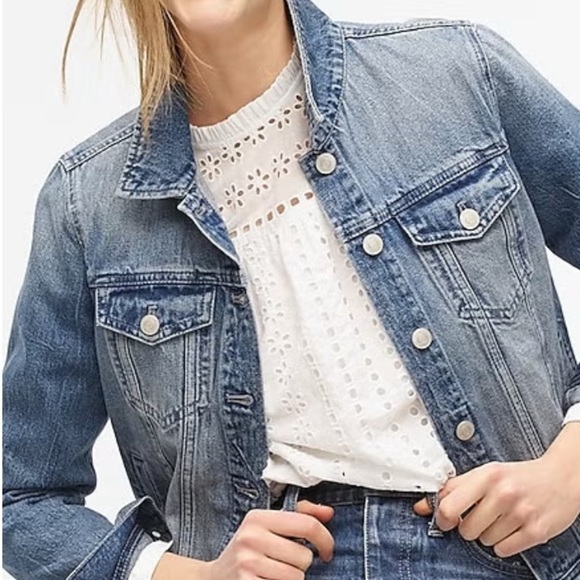 J. Crew Jackets & Blazers - J. CREW BUTTON FRONT CLASSIC DENIM JEAN TRUCKER JACKET WOMENS SMALL